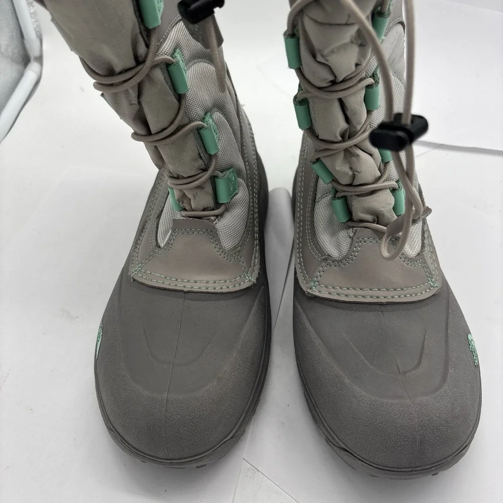 The North Face  Boys Winter Snow Boot Size 7 Gray/Green Waterproof Insulated
